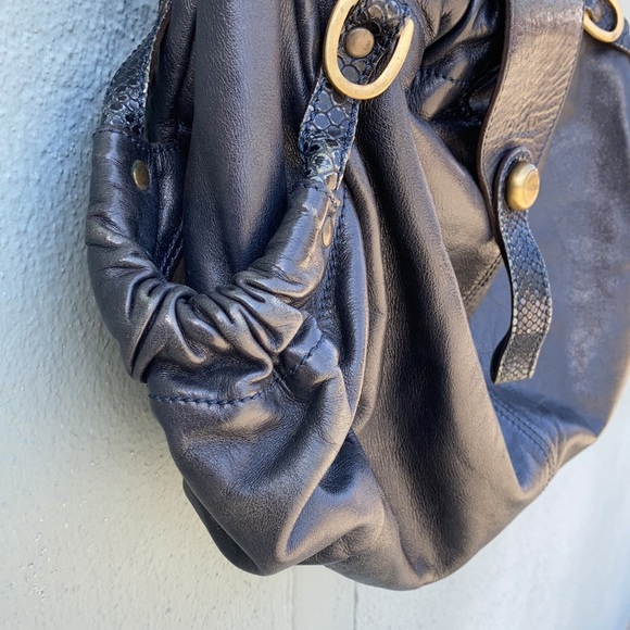 Hogan Navy Blue Butter Leather Shoulder Bag - Picture 7 of 14